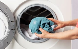 How to get laundry detergent stains out of clothes Featured Image